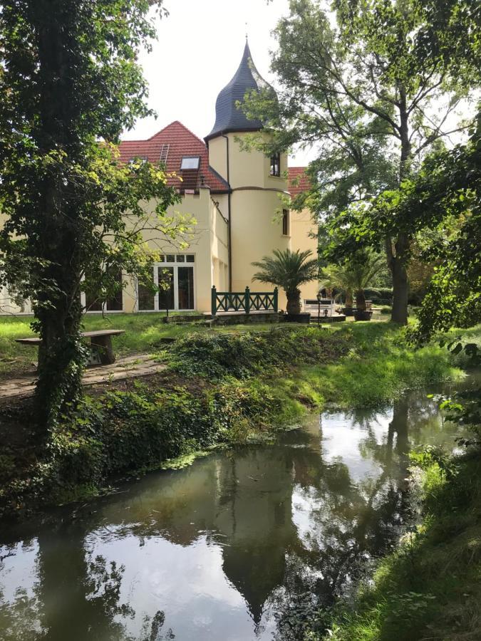 Parkschloesschen Hotell Maasdorf  Eksteriør bilde