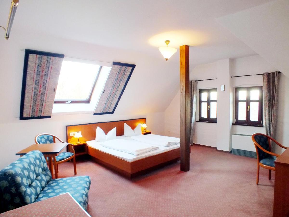 Parkschloesschen Hotell Maasdorf  Eksteriør bilde